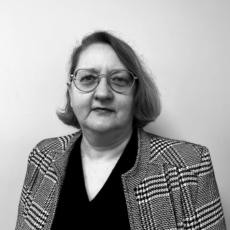 Dr Daniela Tomus